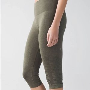 Lululemon The Flow Cropped Leggings | Size 6